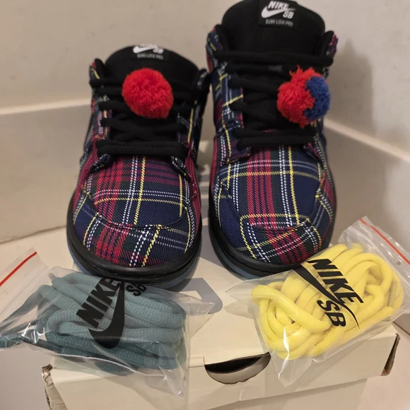 Nike Nardwuar SB Dunk Low Men size 11 New